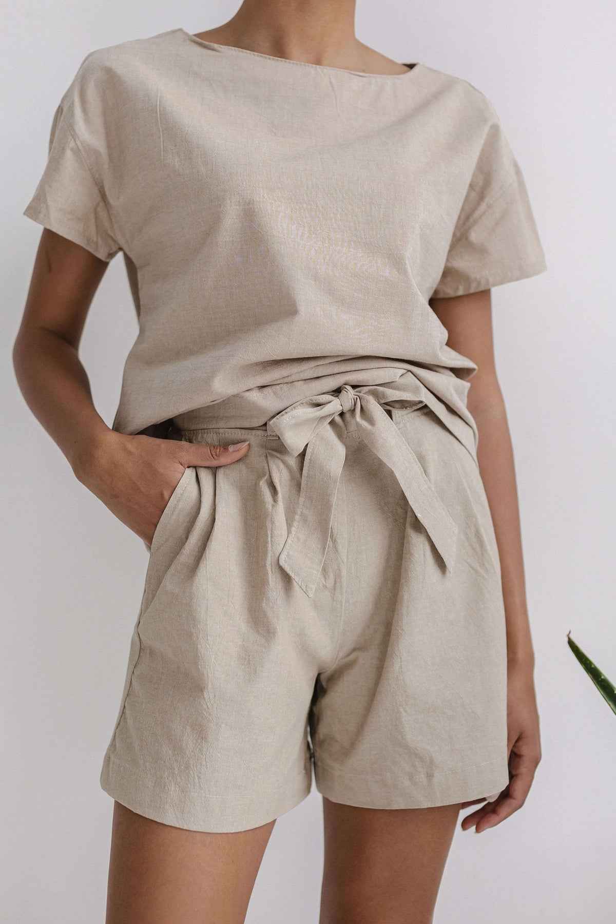 Pijama para mujer con pantalones cortos almendra