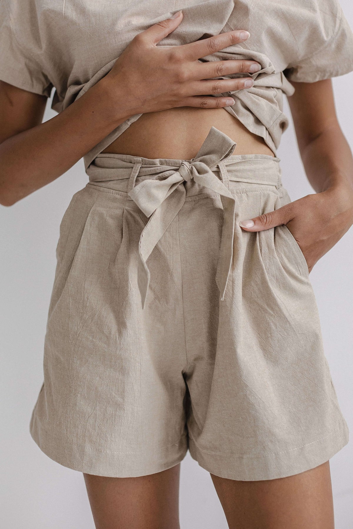 Pijama para mujer con pantalones cortos almendra